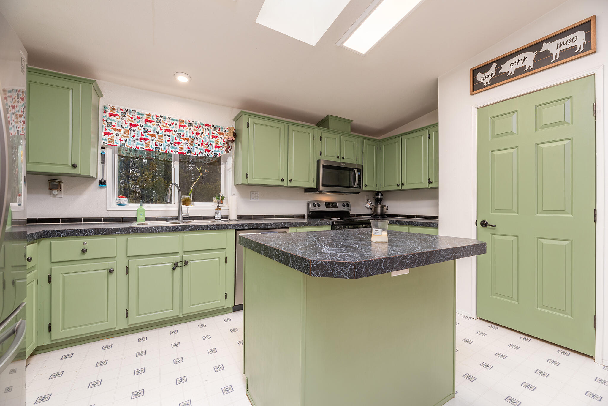 54732 Huntington Road Bend, OR 97707 - Photo 10 of 45 54732HuntingtonRd-2-MLS- (30)
