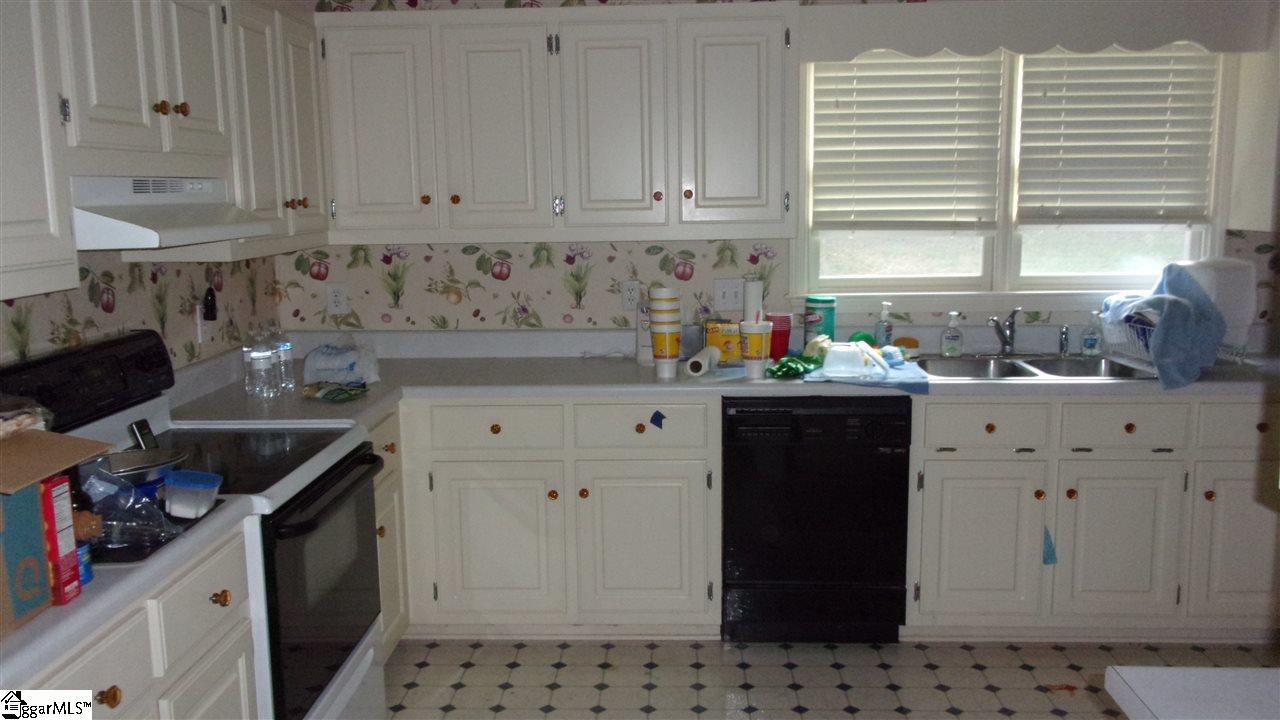 136 Dustin Street Easley, SC 29642 - Photo 8 of 14