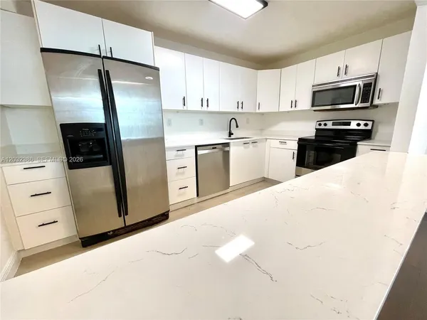 $2,300 | 19390 Collins Avenue, Unit 316, Sunny Isles Beach, FL 33160