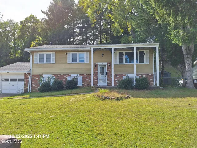 $2,400 | 19 Wendell Drive, Colonie, NY 12205