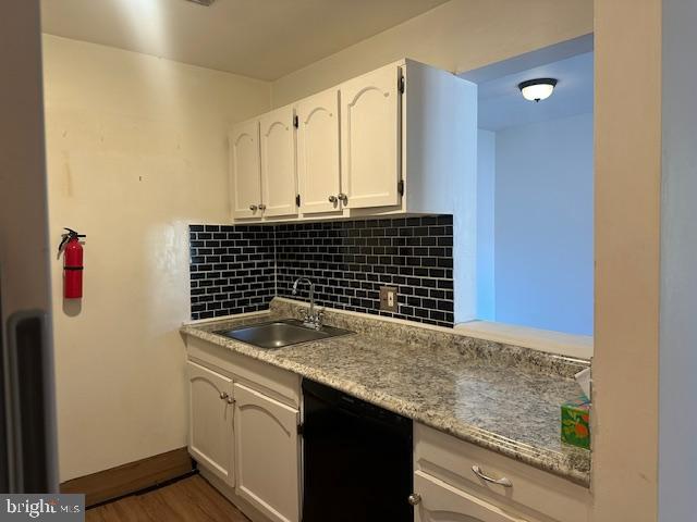 25 South Church Road, Unit 38 Maple Shade, NJ 08052 - Photo 9 of 20 a bathroom with a granite countertop sink and a bathtub