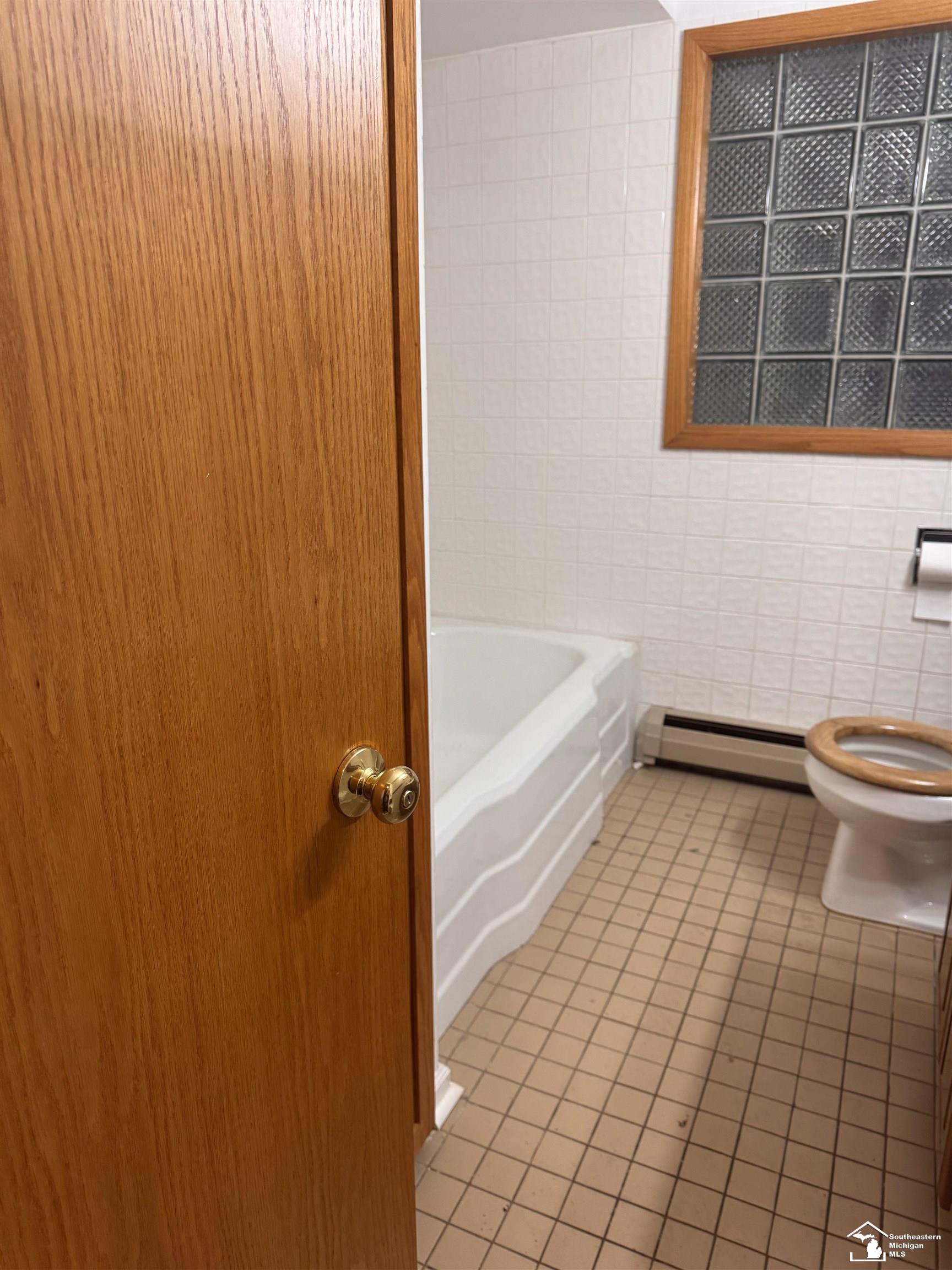 22980 Goddard Road Taylor, MI 48180 - Photo 20 of 41 2nd bathroom