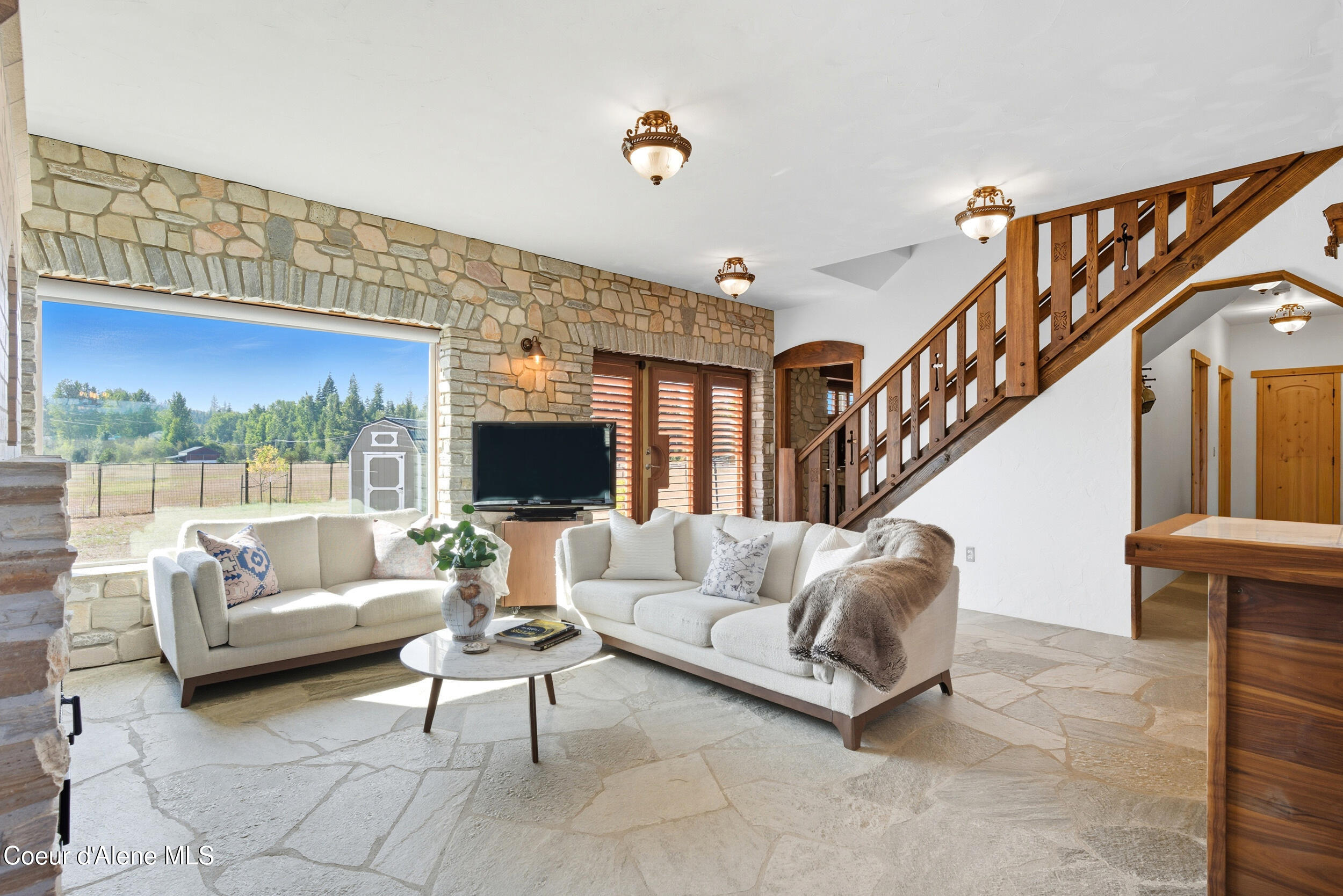 76 Caseys Lane Sandpoint, ID 83864 - Photo 13 of 67 living room