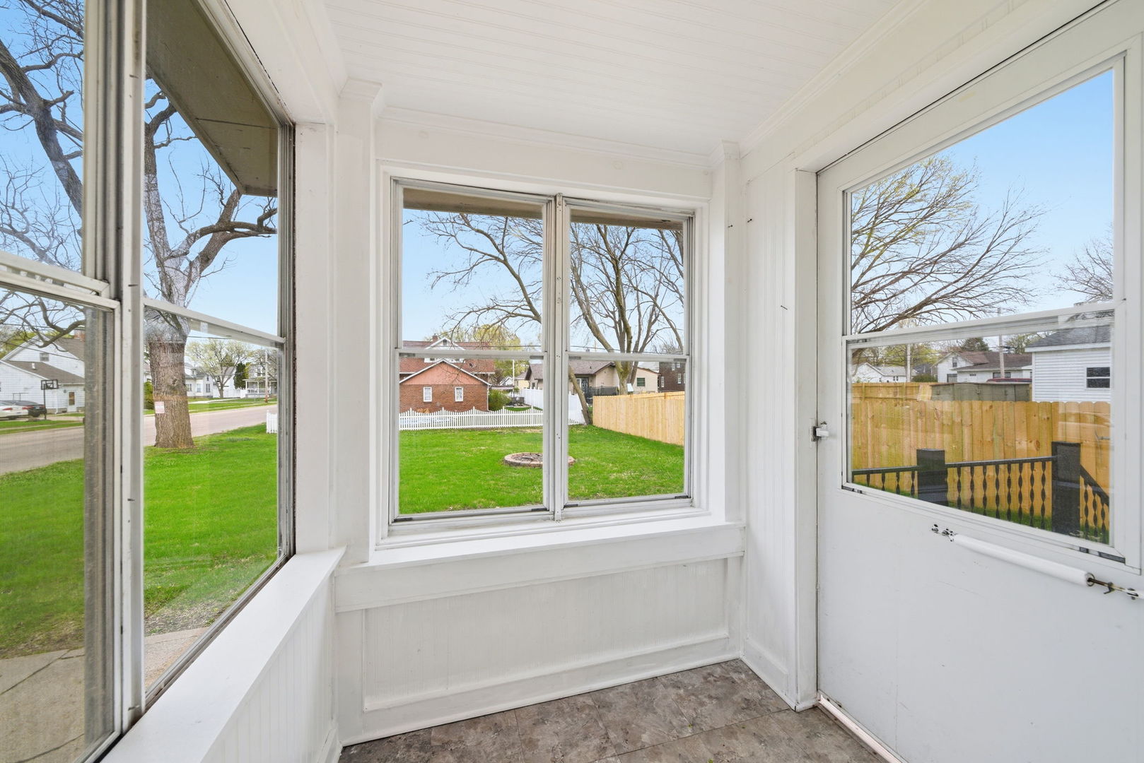 500 Catherine Street Ottawa, IL 61350 - Photo 20 of 23 a view of a room that has a large window