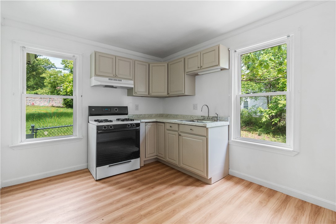 569 Robinson Street Woonsocket, RI 02895 - Photo 7 of 32 Gallery Image 7