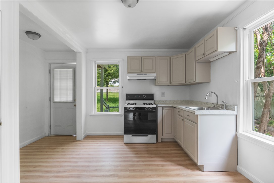 569 Robinson Street Woonsocket, RI 02895 - Photo 8 of 32 Gallery Image 8