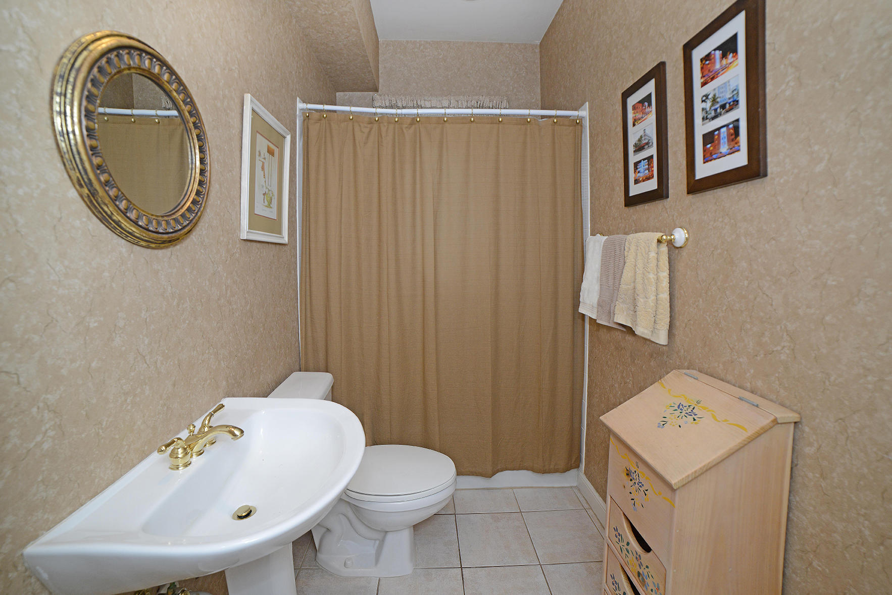 4259 Northwest 64th Lane Boca Raton, FL 33496 - Photo 17 of 29 Guest Bath