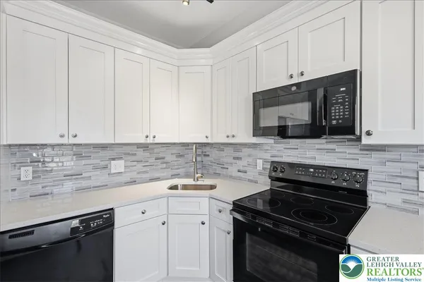 $299,000 | 946 Nittany Court, Unit C221, Allentown, PA 18104