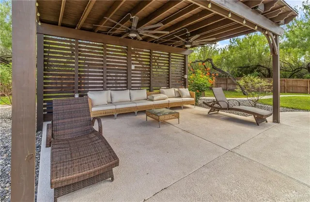 a view of sitting area with furniture
