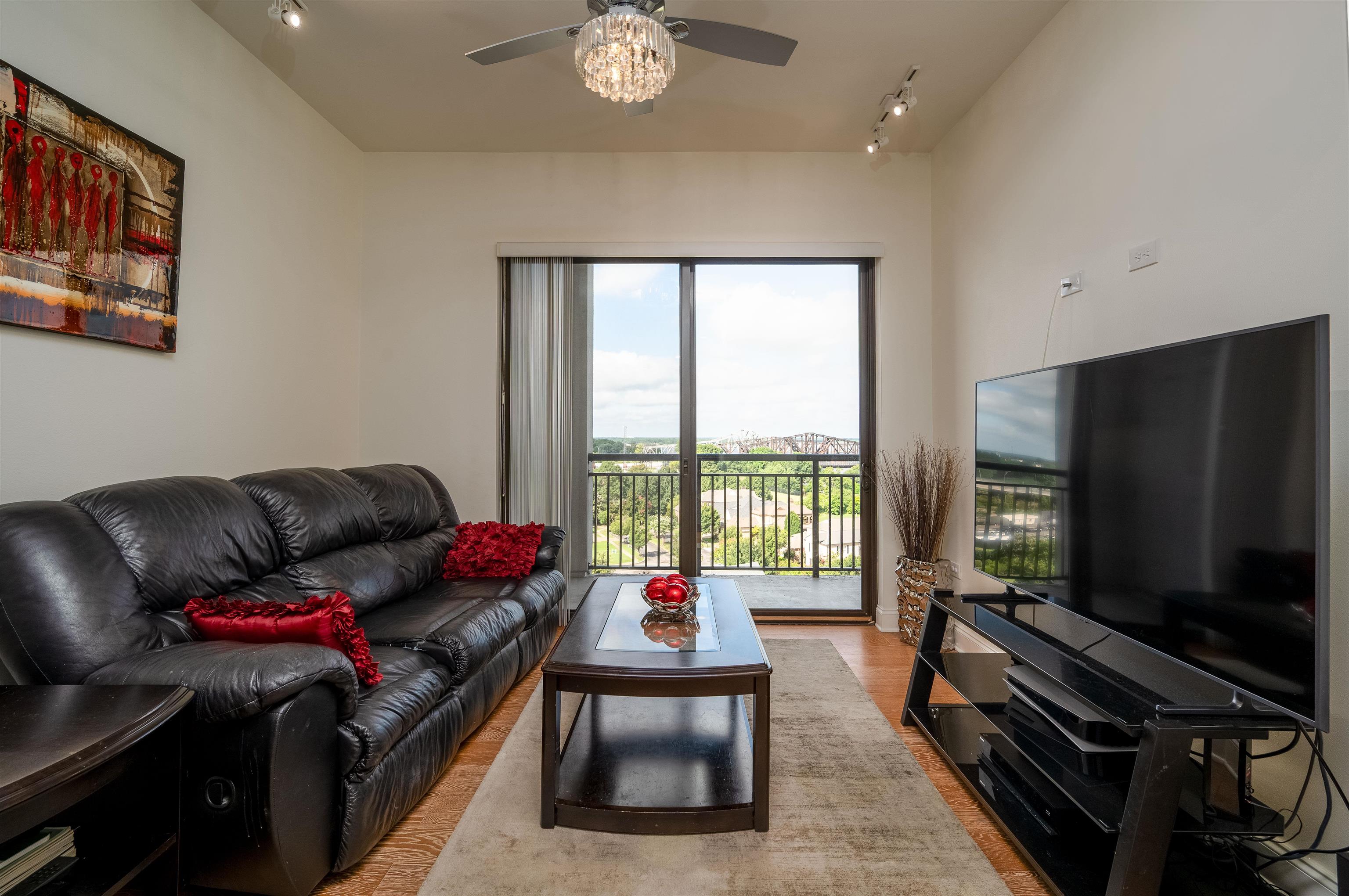 717 Riverside Drive, Unit 904 Memphis, TN 38103 - Photo 11 of 33 a living room with furniture and a flat screen tv