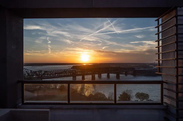 $377,000 | 717 Riverside Drive, Unit 904, Memphis, TN 38103