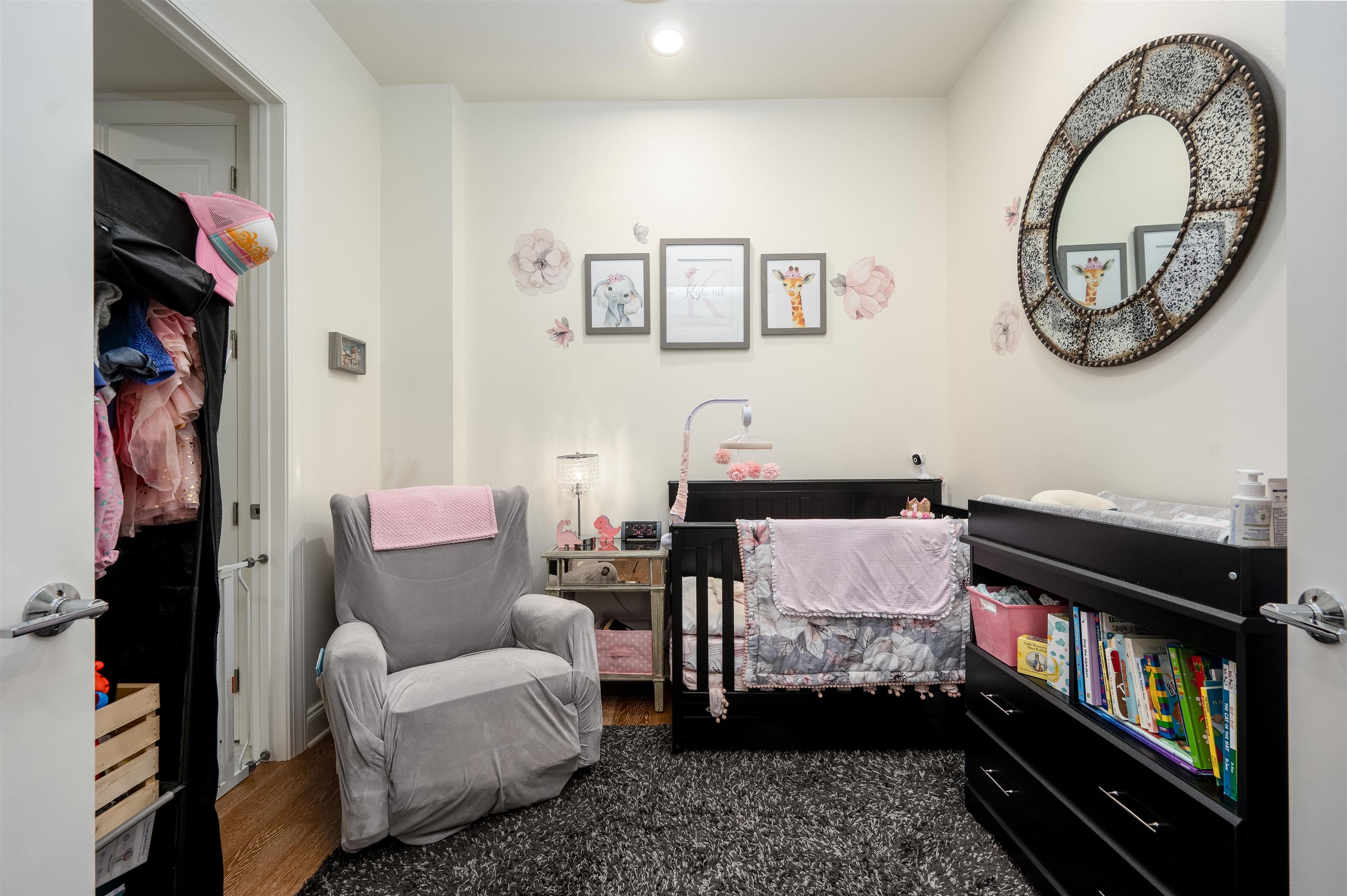 717 Riverside Drive, Unit 904 Memphis, TN 38103 - Photo 6 of 33 a living room with furniture and a book shelf