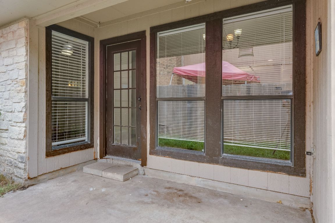 16041 Stoneham Circle Pflugerville, TX 78660 - Photo 29 of 34 a view of backyard and window