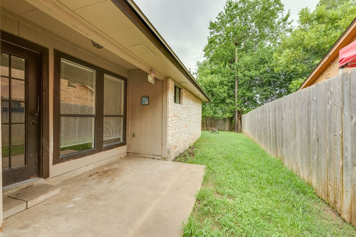 16041 Stoneham Circle Pflugerville, TX 78660 - Photo 30 of 34 a view of backyard with large trees and wooden fence