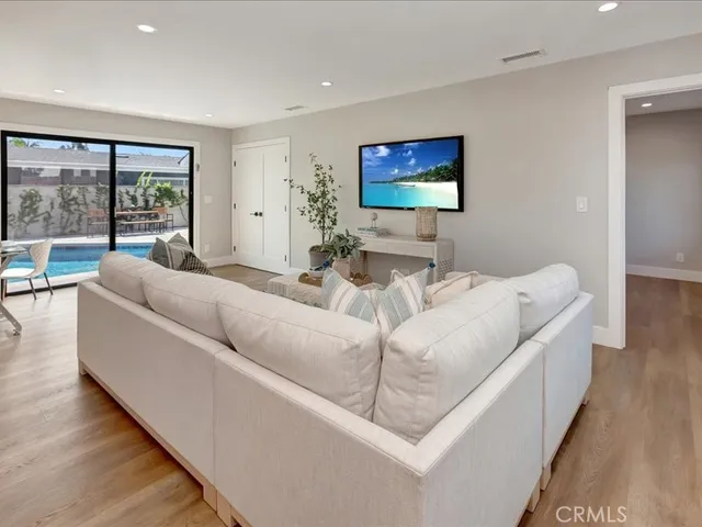 $3,699,900 | 270 Albert Place, Costa Mesa, CA 92627