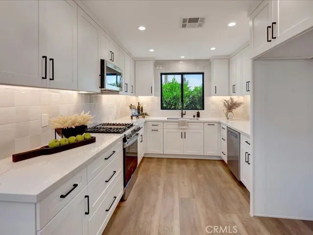 $3,699,900 | 270 Albert Place, Costa Mesa, CA 92627