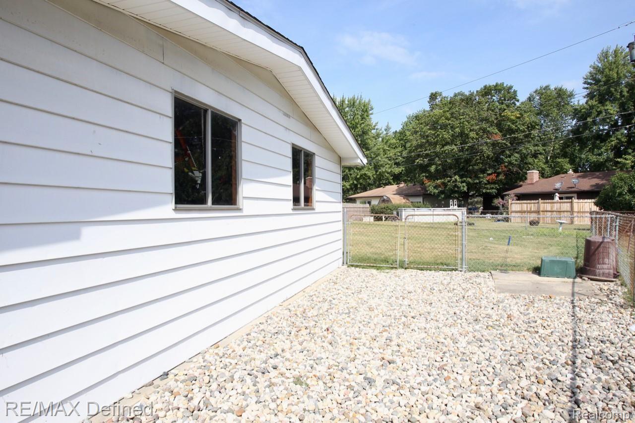 50737 Parsons Drive Utica, MI 48317 - Photo 3 of 26 AJ5E3792 (1).jpg