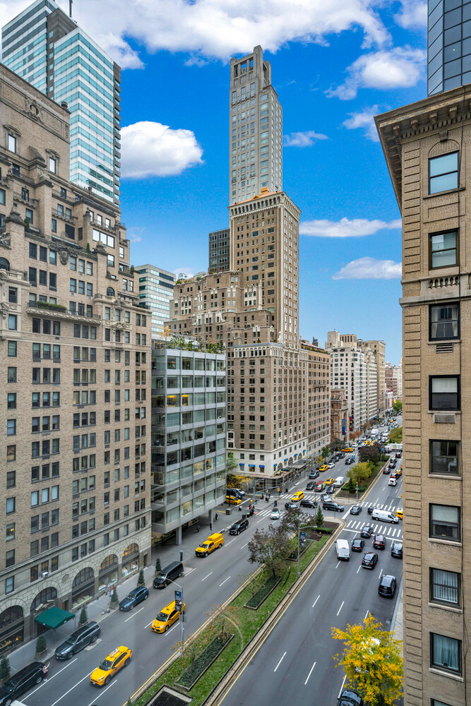 475 Park Avenue, Unit 11BC Manhattan, NY 10022 - Photo 13 of 15 a view of a city