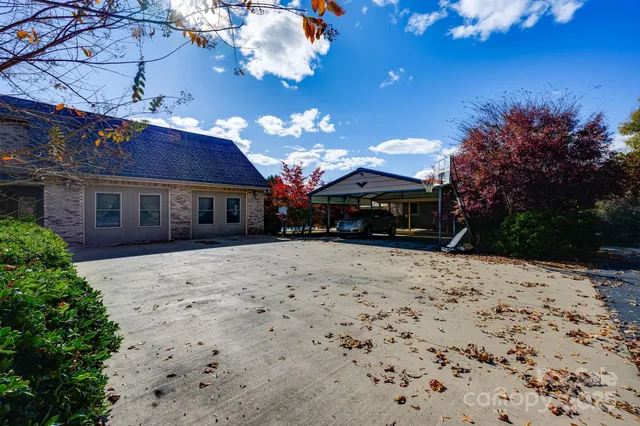 a view of a dinning room with a patio