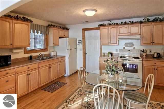 628 South Intermediate Lake Road Central Lake, MI 49622 - Photo 19 of 31 1741915-18.JPG