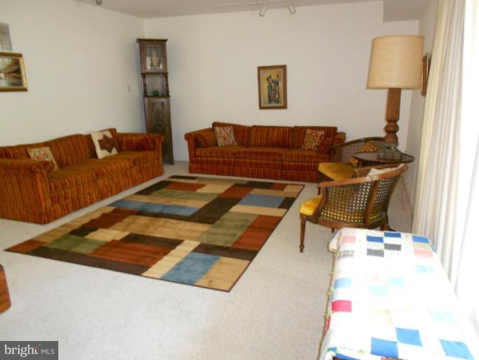 612 Sisson Street Silver Spring, MD 20902 - Photo 2 of 17 Living Room