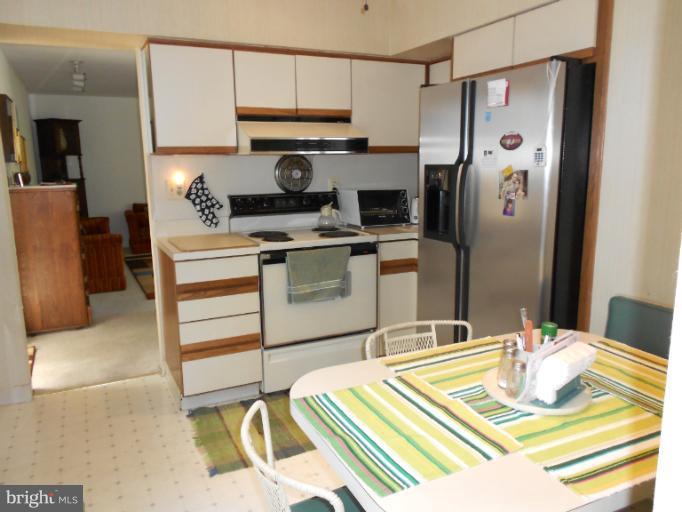 612 Sisson Street Silver Spring, MD 20902 - Photo 4 of 17 Kitchen