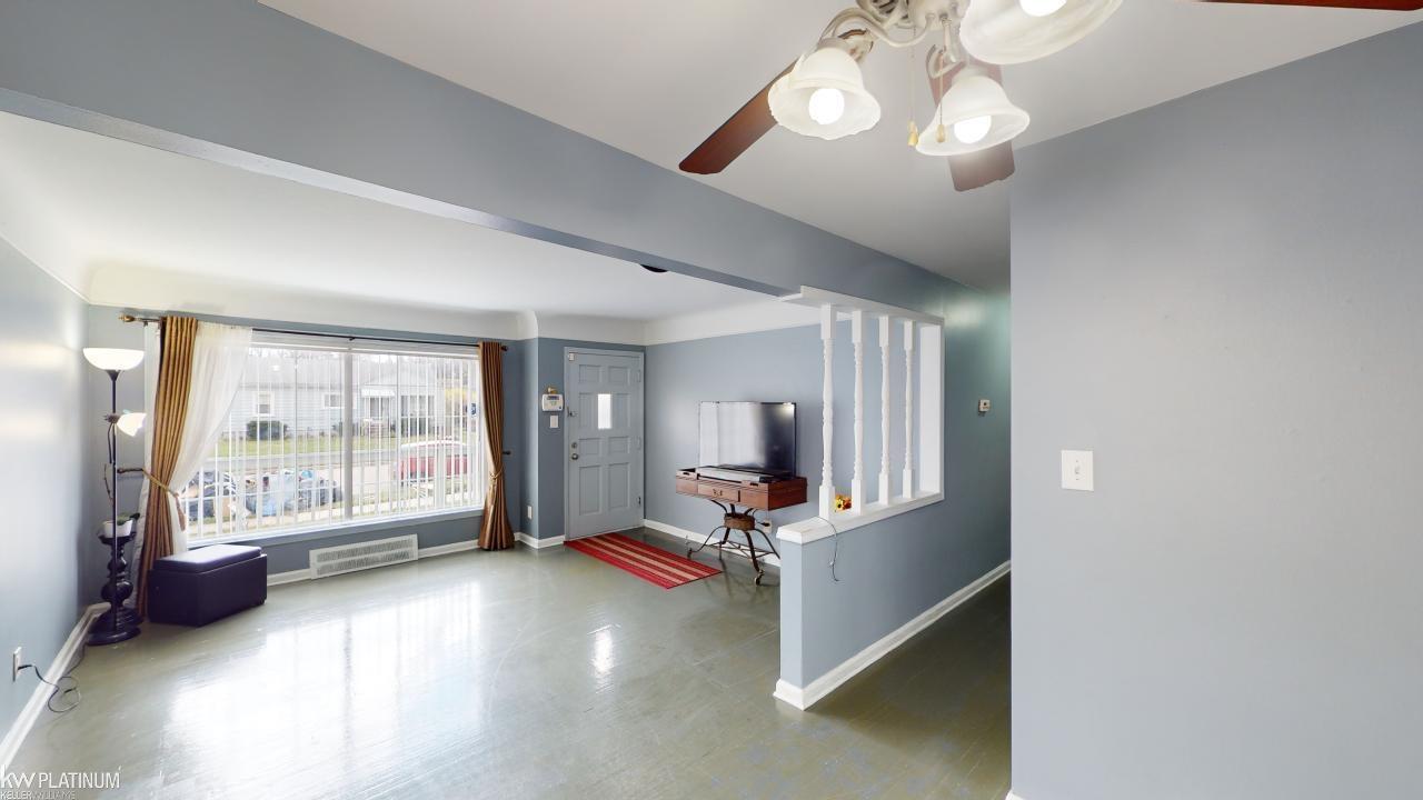 1460 Hampton Road Mount Clemens, MI 48043 - Photo 4 of 32 50137778-ec641e8c-5b78-4513-b173-3a9dc6f4f273.JPG