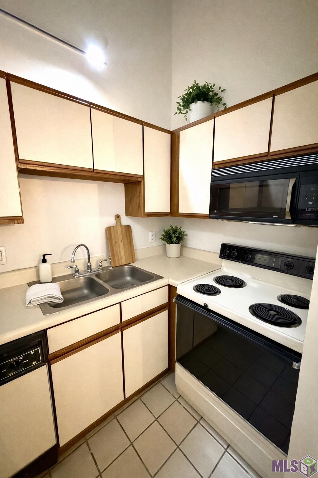 11550 Southfork Avenue, Unit 705 Baton Rouge, LA 70816 - Photo 13 of 27 Virtual Staged