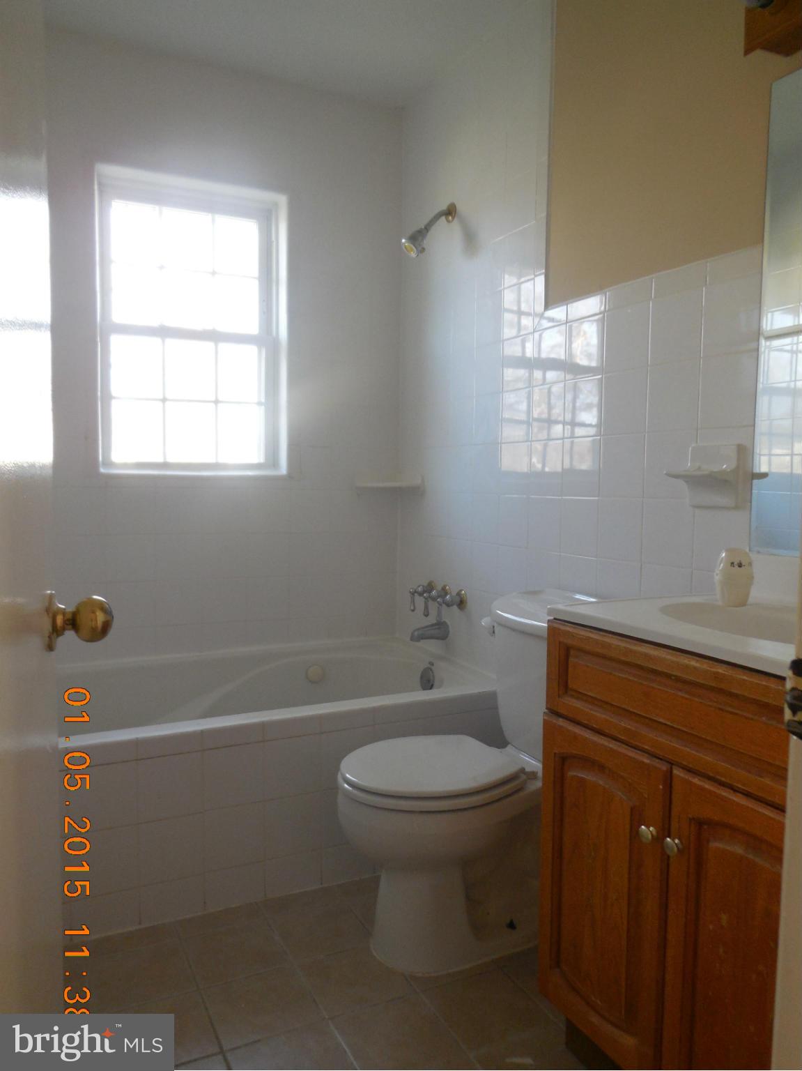 13318 Haddock Road Woodbridge, VA 22193 - Photo 16 of 18 Bath