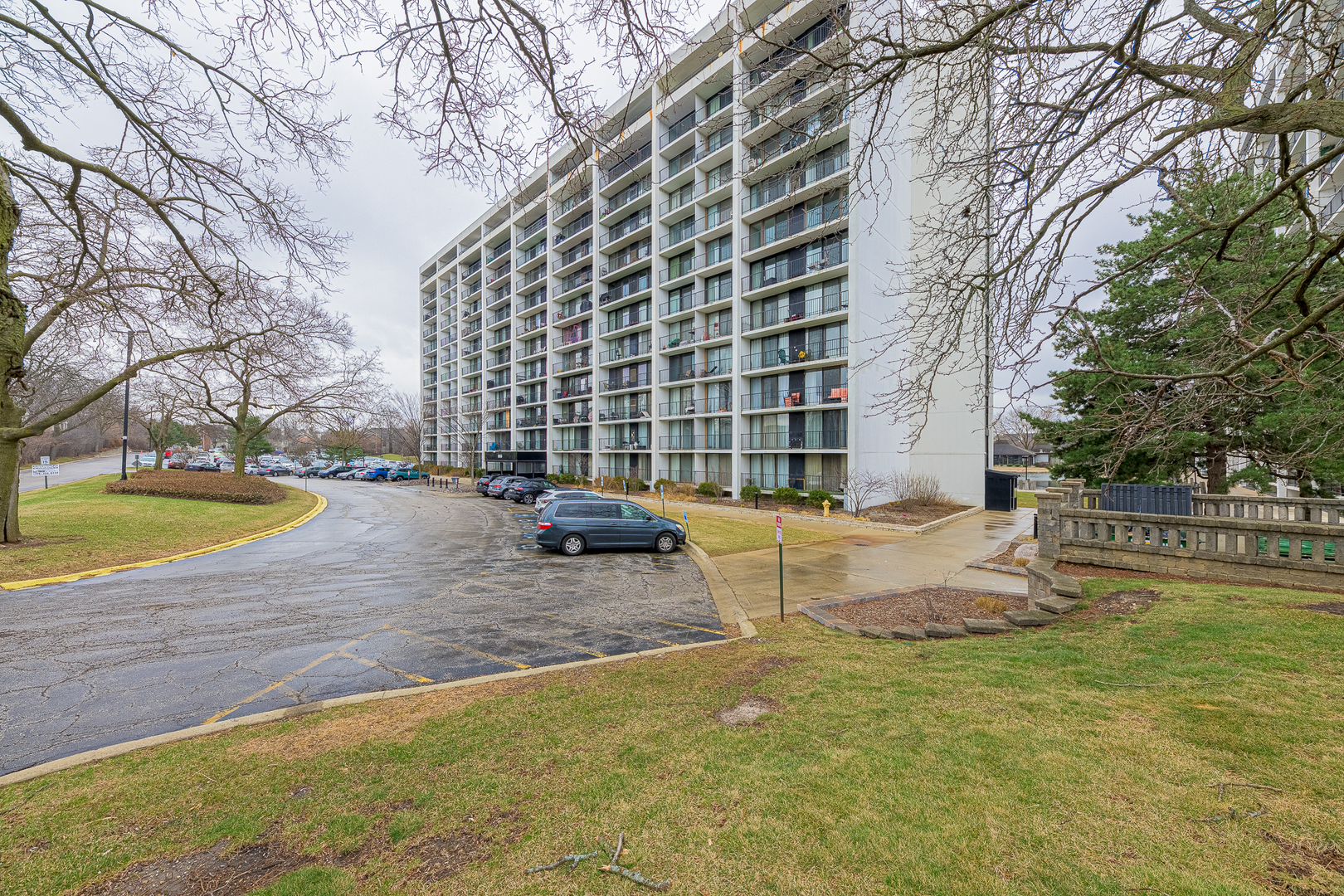 2015 South Finley Road, Unit 801 Lombard, IL 60148 - Photo 1 of 9 Gallery Image 1