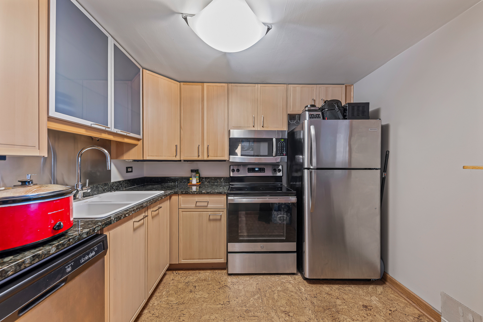 2015 South Finley Road, Unit 801 Lombard, IL 60148 - Photo 5 of 9 Gallery Image 5