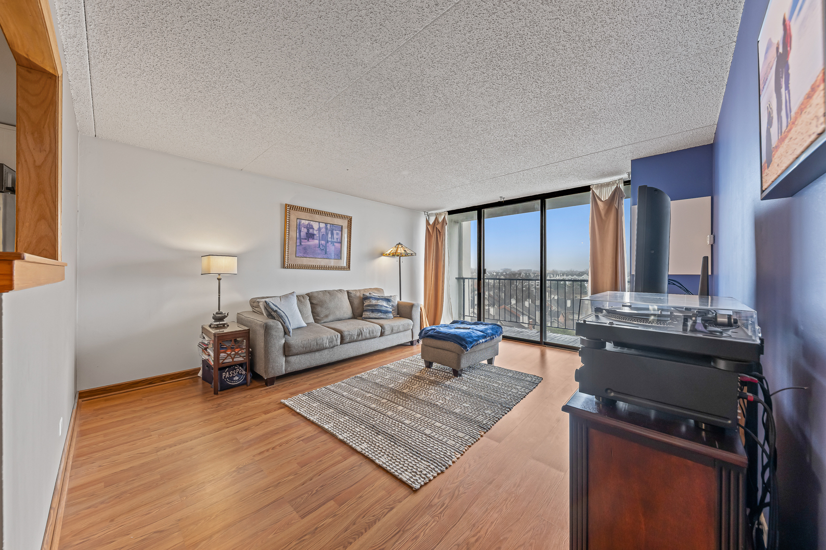 2015 South Finley Road, Unit 801 Lombard, IL 60148 - Photo 6 of 9 Gallery Image 6