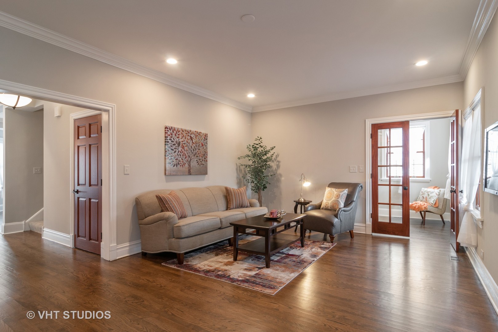 372 Shenstone Road Riverside, IL 60546 - Photo 2 of 29