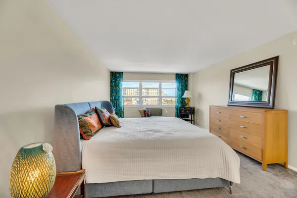 $3,200 | 133 North Pompano Beach Boulevard, Unit 708, Pompano Beach, FL 33062