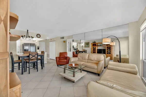 $3,200 | 133 North Pompano Beach Boulevard, Unit 708, Pompano Beach, FL 33062