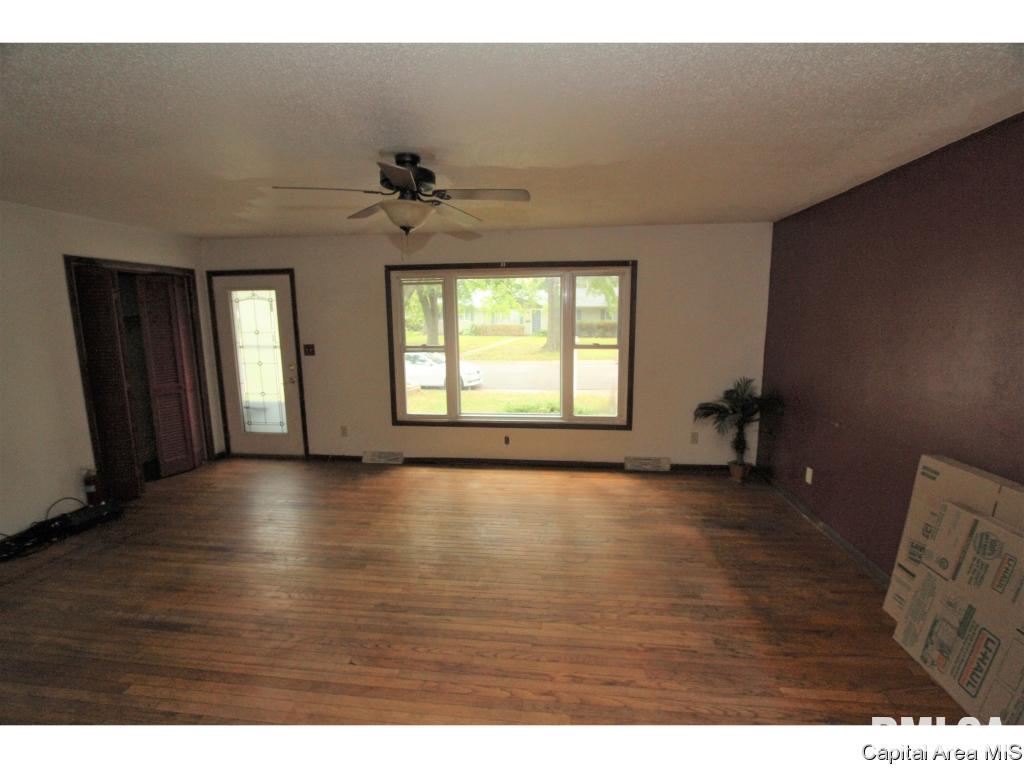 142 Dawn Drive Springfield, IL 62702 - Photo 3 of 17