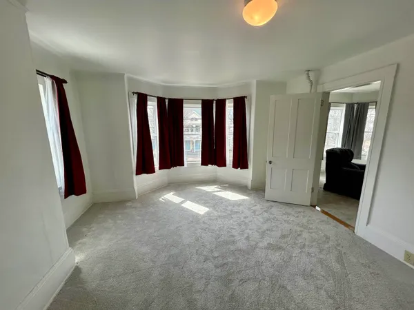 $1,800 | 61 Silver Street, Unit B, Dover, NH 03820