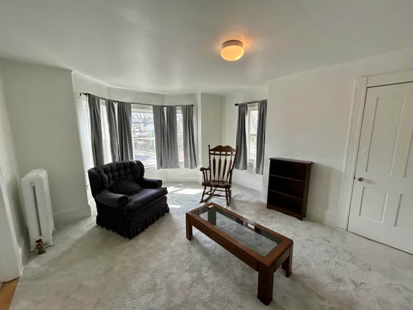 $1,800 | 61 Silver Street, Unit B, Dover, NH 03820