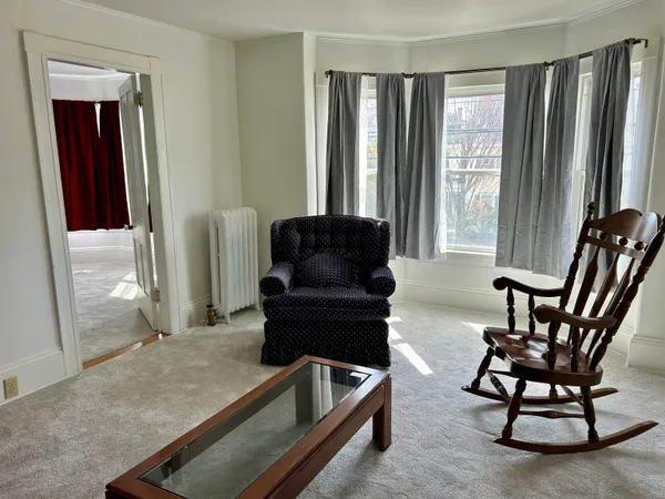 $1,800 | 61 Silver Street, Unit B, Dover, NH 03820