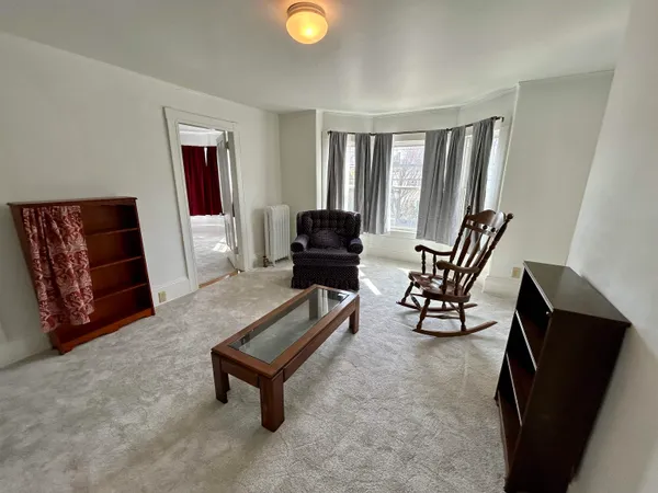 $1,800 | 61 Silver Street, Unit B, Dover, NH 03820