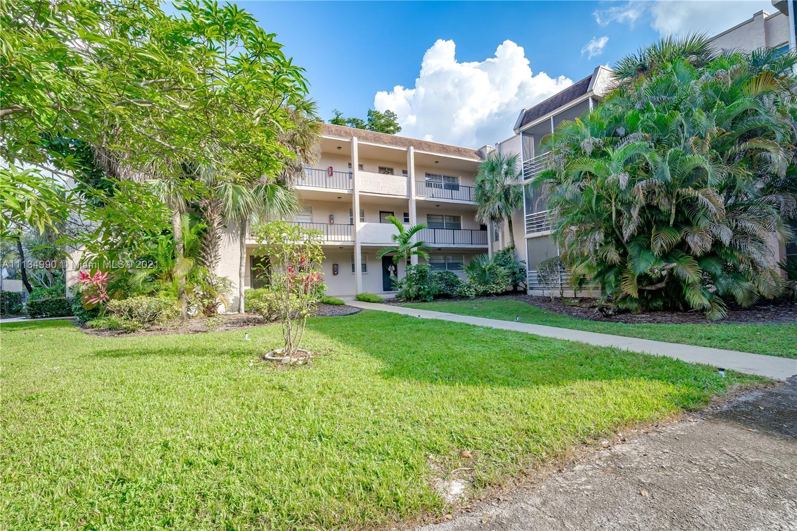 469 North Pine Island Road, Unit B305 Plantation, FL 33324 - Photo 1 of 38 a view of a house with a yard and sitting area