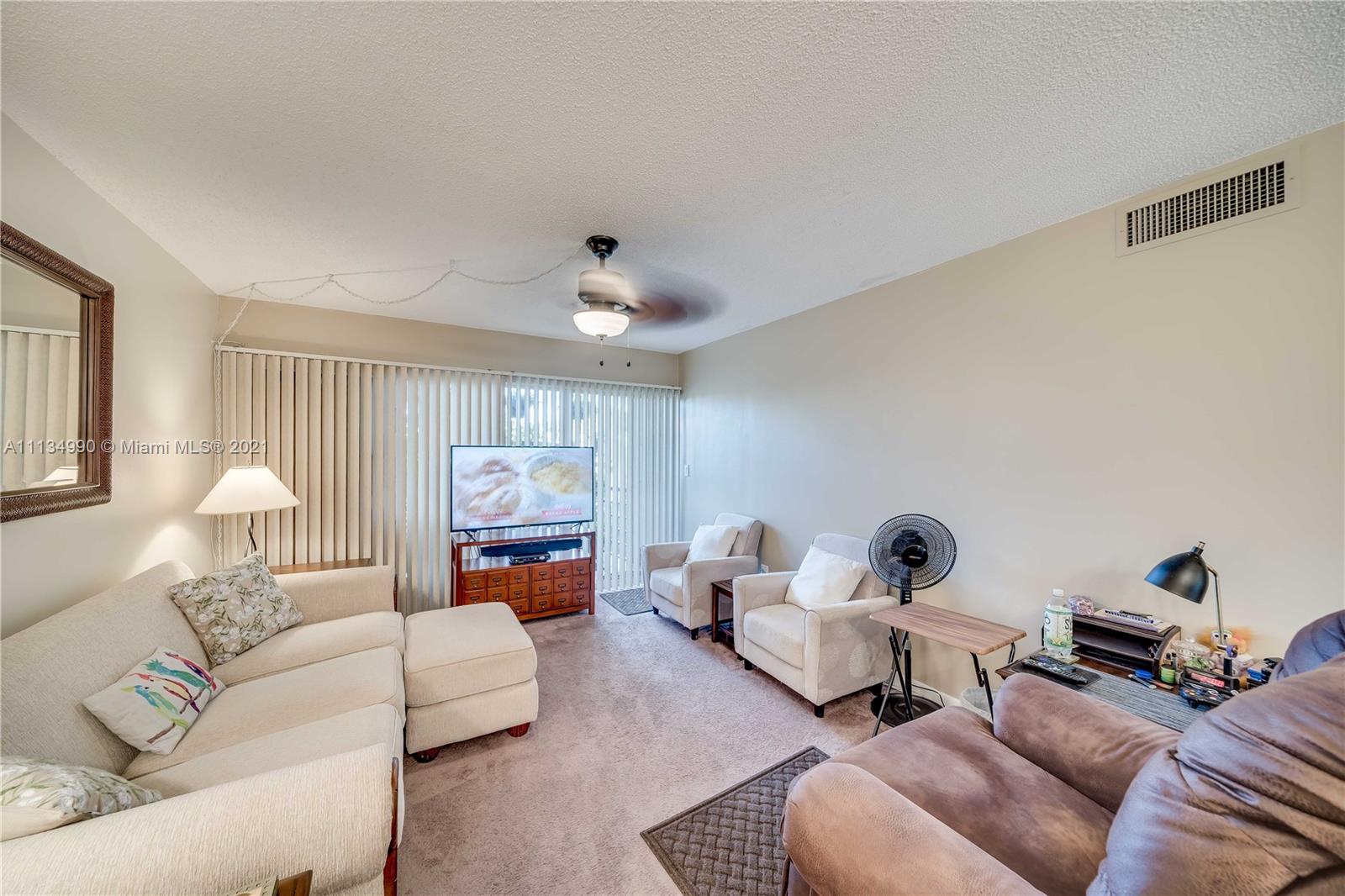 469 North Pine Island Road, Unit B305 Plantation, FL 33324 - Photo 19 of 38 a living room with furniture