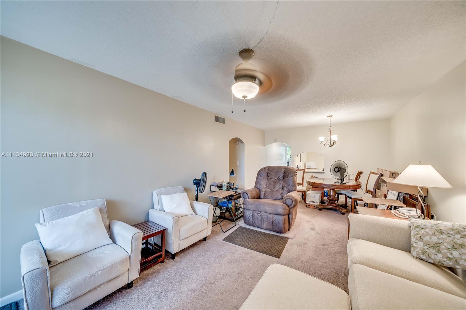 469 North Pine Island Road, Unit B305 Plantation, FL 33324 - Photo 21 of 38 a living room with furniture