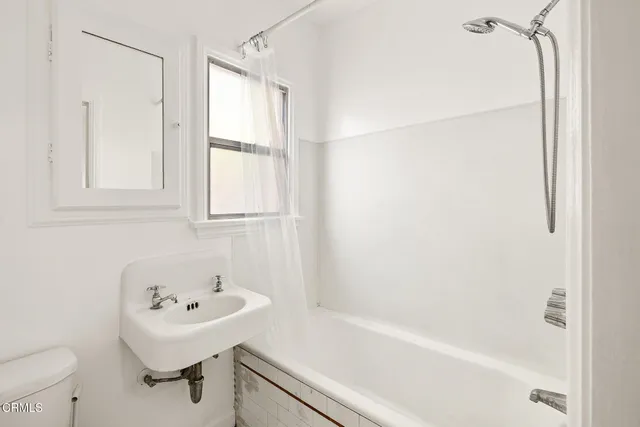 $2,200 | 6910 North Figueroa Street, Los Angeles, CA 90042