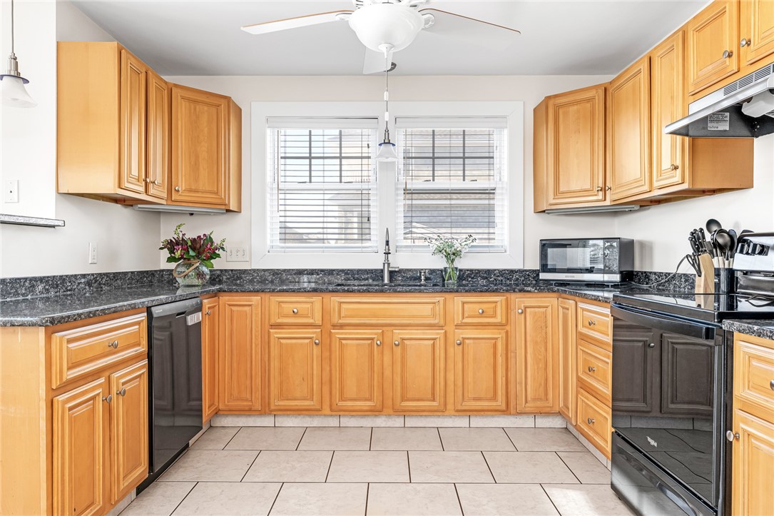 16 Homestead Road Narragansett, RI 02882 - Photo 11 of 40 2nd Floor