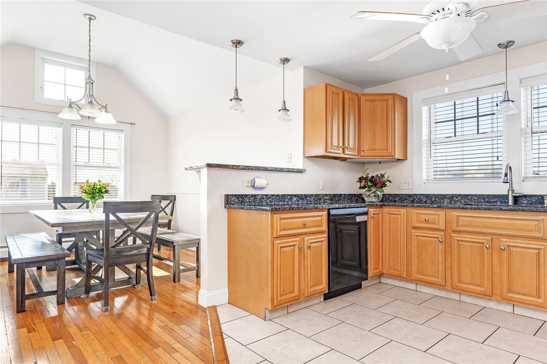 16 Homestead Road Narragansett, RI 02882 - Photo 12 of 40 2nd Floor