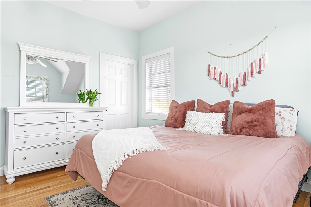 16 Homestead Road Narragansett, RI 02882 - Photo 22 of 40 Shared bathroom directly off this bedroom