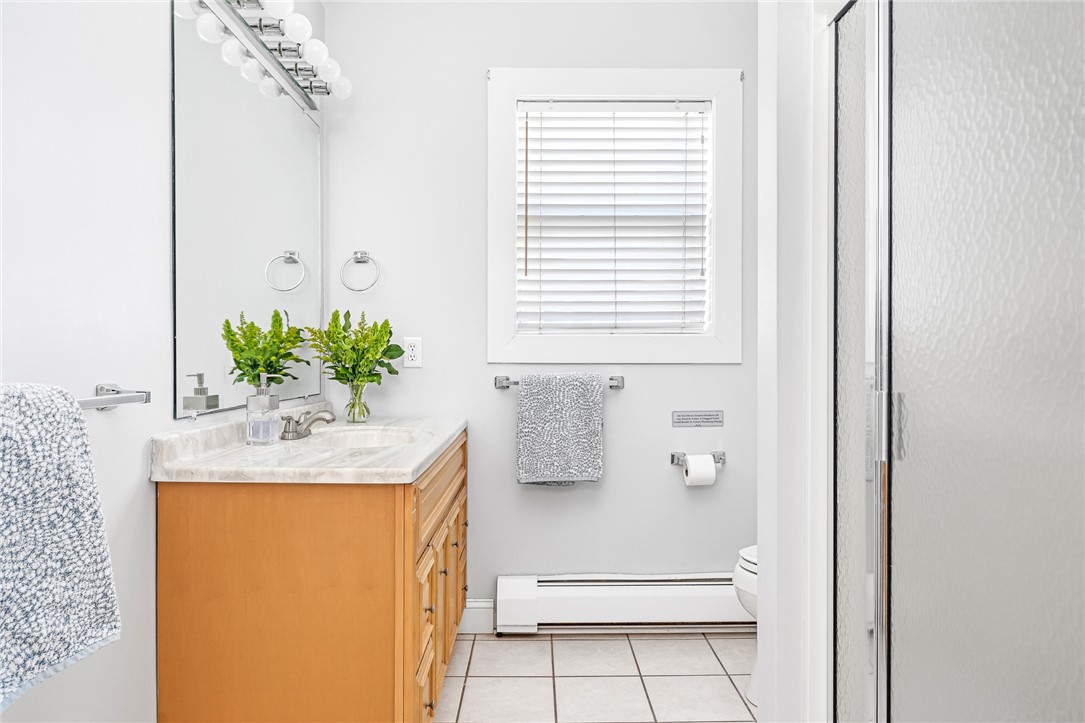 16 Homestead Road Narragansett, RI 02882 - Photo 23 of 40 3rd Floor-3 Piece Bath