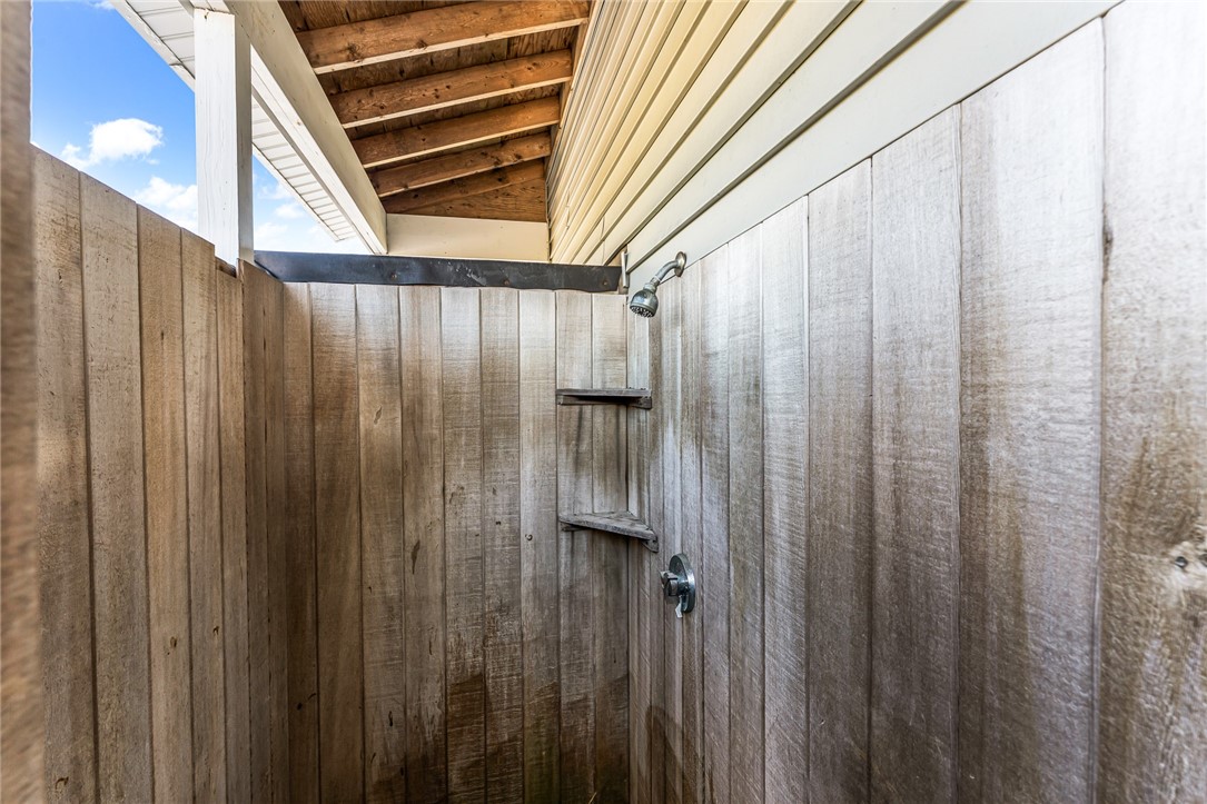 16 Homestead Road Narragansett, RI 02882 - Photo 36 of 40 Outdoor Shower
