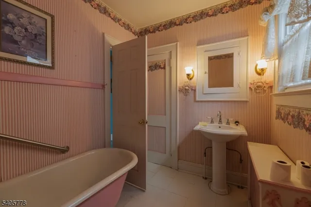 $499,000 | 142 West Gibbons Street, Linden, NJ 07036